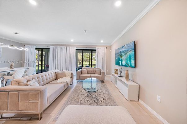 Interior, Living room, Pendant Lights, Recessed Lighting