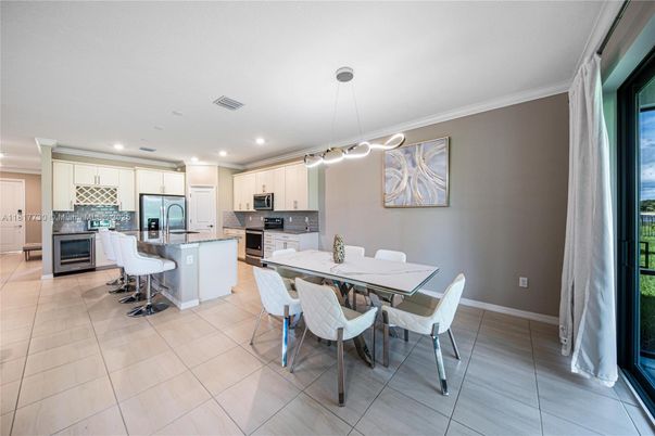 Dining room, Interior, Kitchen, Pendant Lights, Recessed Lighting, Stainless Steel Appliances
