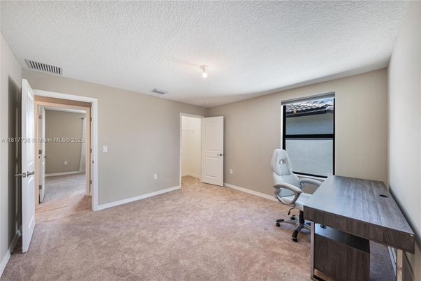 Home Office, Interior