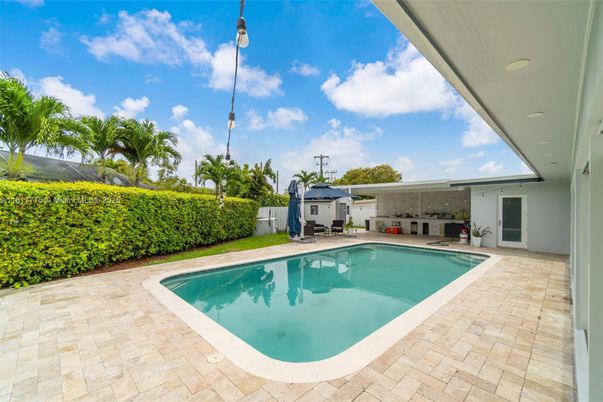 Exterior, Pool