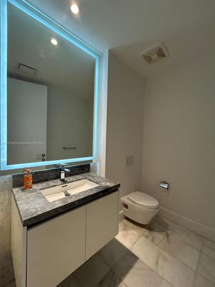 Bathroom, Interior, Recessed Lighting