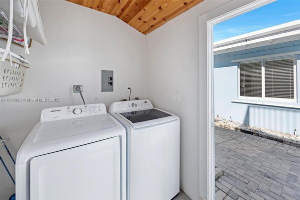 Interior, Washer, Wooden Ceilings