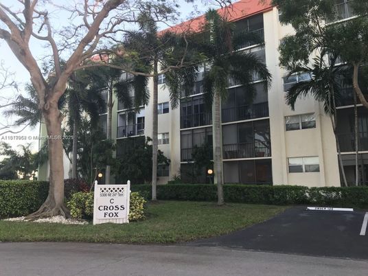 Exterior, Facade, Condo Building