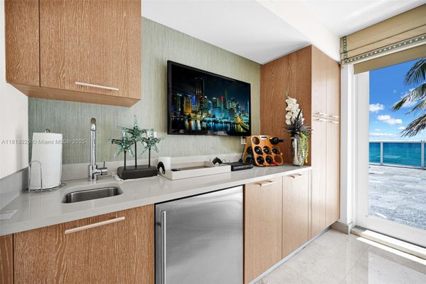 Interior, Kitchen, Marble, Stainless Steel Appliances, Water