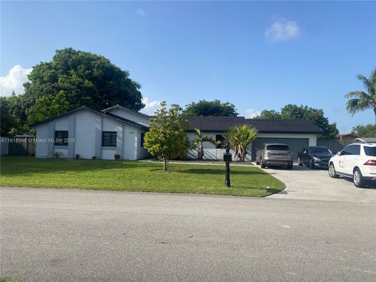 Attached, Exterior, Facade, Ranch
