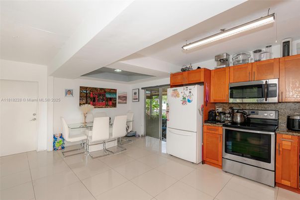 Dining room, Interior, Kitchen, Stainless Steel Appliances