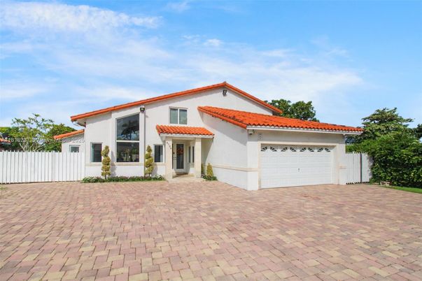 Attached, Exterior, Facade, Spanish Mediterranean