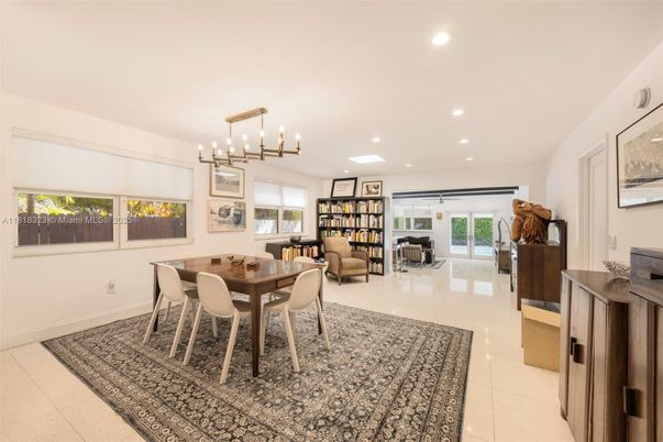 Dining room, Interior, Pendant Lights, Recessed Lighting
