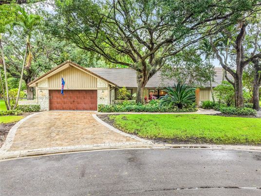 Attached, Exterior, Facade, Ranch
