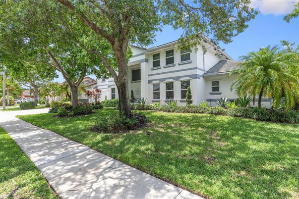 Backyard, Exterior, Facade, Split Level