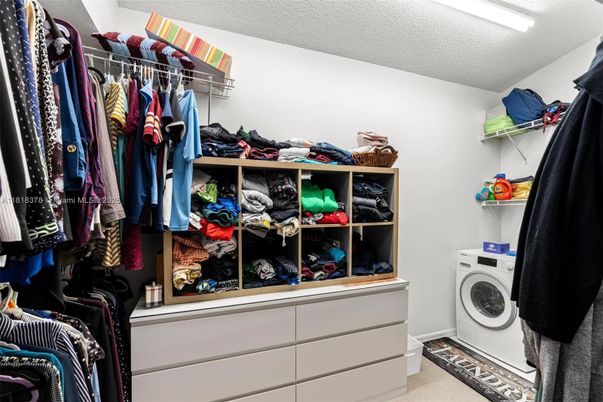 Interior, Walk-in Closets, Washer