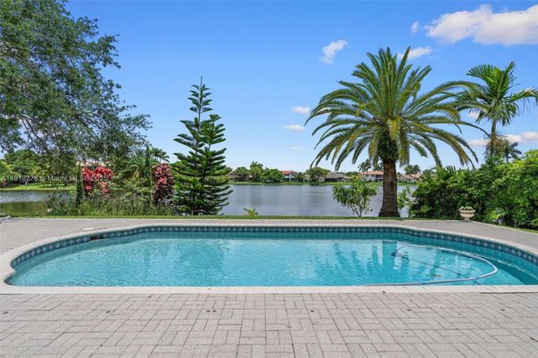 Exterior, Pool, Water