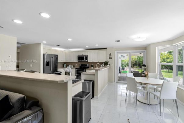 Dining room, Interior, Kitchen, Recessed Lighting, Stainless Steel Appliances