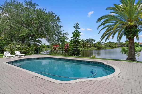 Exterior, Pool, Water