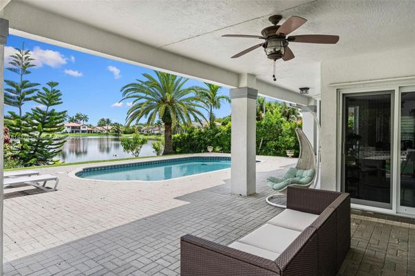 Exterior, Pool, Water