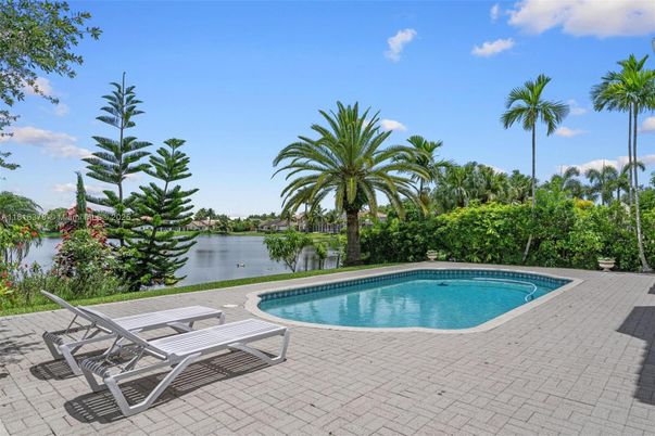 Exterior, Pool, Water