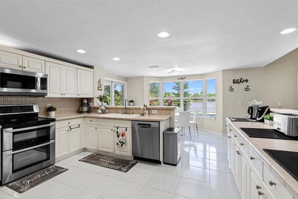 Dining room, Interior, Kitchen, Recessed Lighting, Stainless Steel Appliances, Water