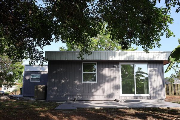 Exterior, Facade, Modern
