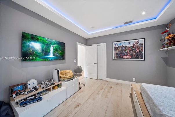 Interior, Recessed Lighting, Wood Texture Flooring