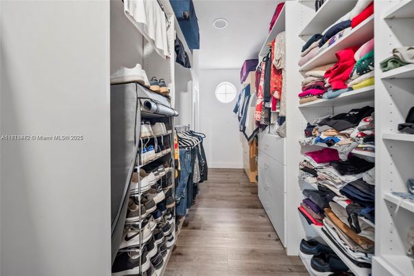 Interior, Walk-in Closets, Wood Texture Flooring