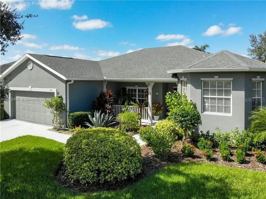 Attached, Exterior, Facade, Ranch