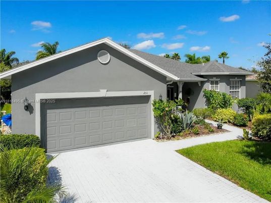 Attached, Exterior, Facade, Ranch