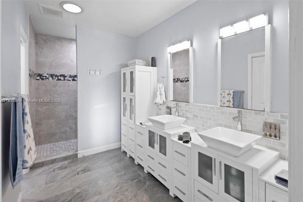 Bathroom, Dual Sink Vanities, Interior, Recessed Lighting