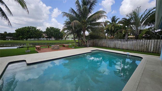 Exterior, Pool, Water