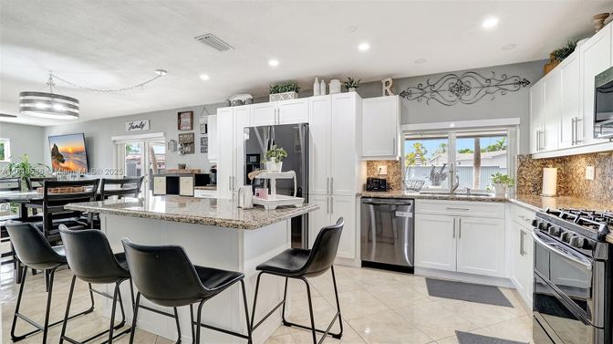 Dining room, Interior, Kitchen, Recessed Lighting, Stainless Steel Appliances