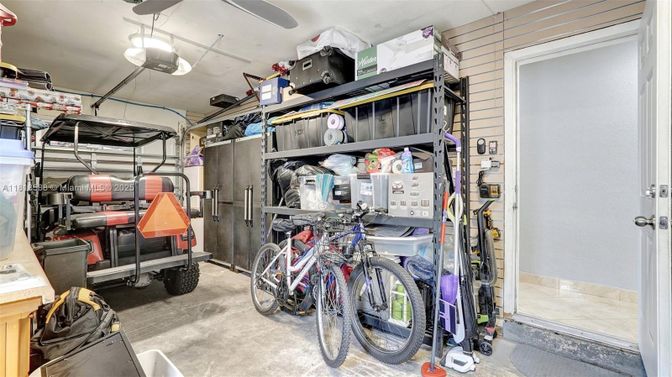 Garage, Interior