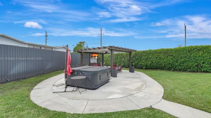 Backyard, Exterior, Hot Tub