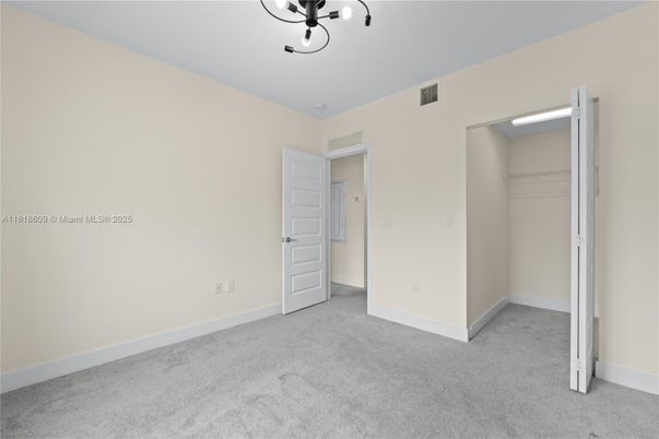 Empty room, Interior