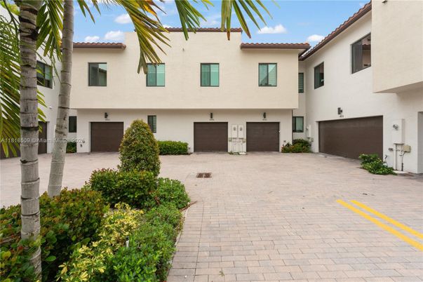 Attached, Exterior, Facade, Spanish Mediterranean