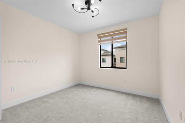 Empty room, Interior