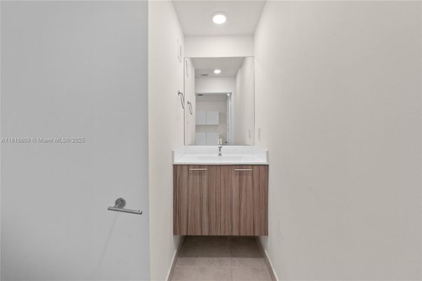 Bathroom, Interior, Recessed Lighting