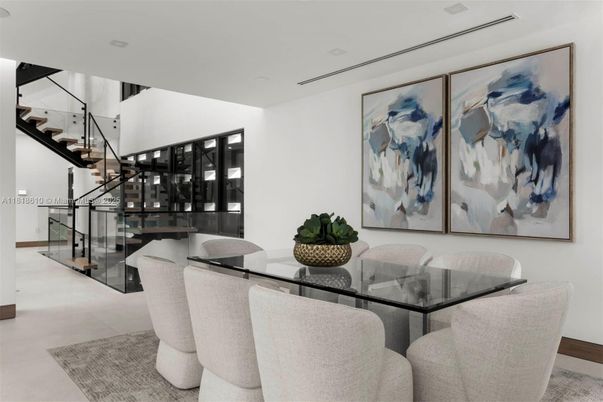 Dining room, Interior