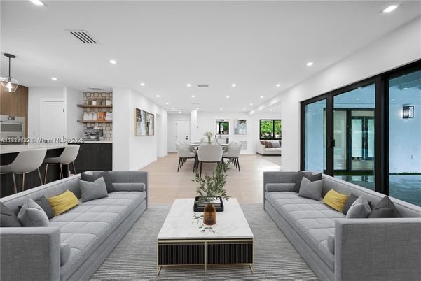 Dining room, Interior, Living room, Pendant Lights, Recessed Lighting, Water