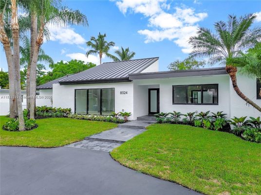 Backyard, Exterior, Facade, Ranch