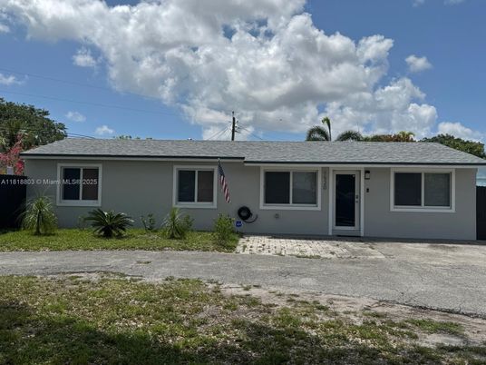 Exterior, Facade, Ranch