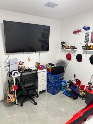 Home Office, Interior