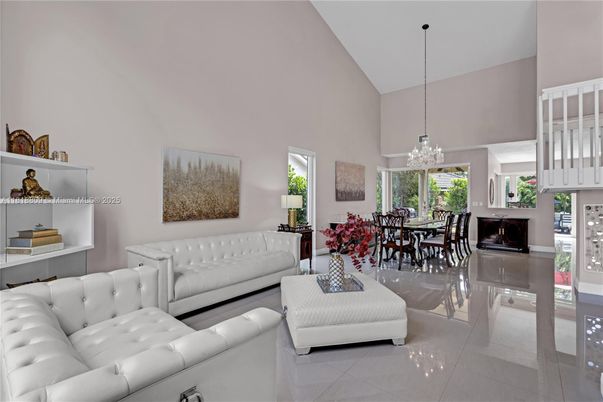 Chandelier, Dining room, Interior, Living room, Pendant Lights