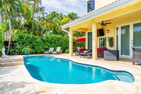 Exterior, Pool