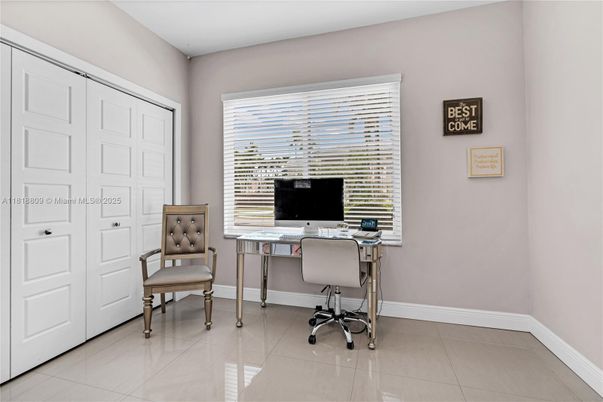 Home Office, Interior