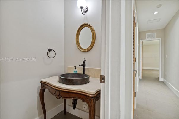 Bathroom, Interior, Recessed Lighting
