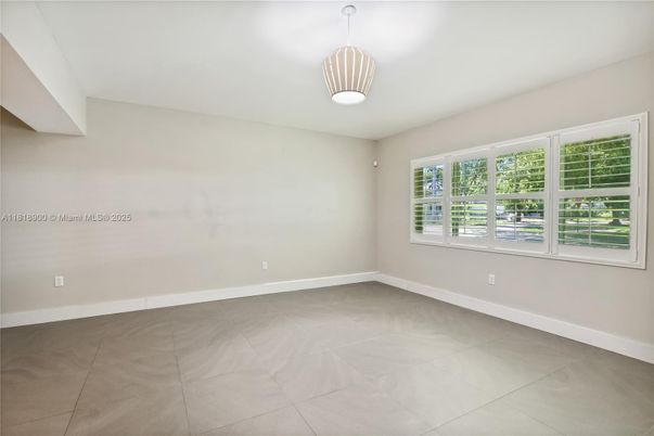 Empty room, Interior, Pendant Lights