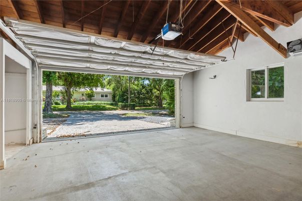 Garage, Interior, Wooden Beams, Wooden Ceilings