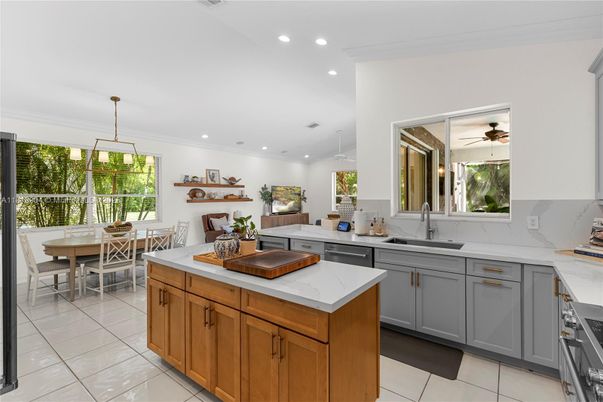 Dining room, Interior, Kitchen, Pendant Lights, Recessed Lighting, Stainless Steel Appliances
