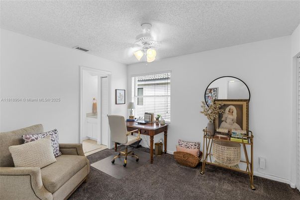 Home Office, Interior