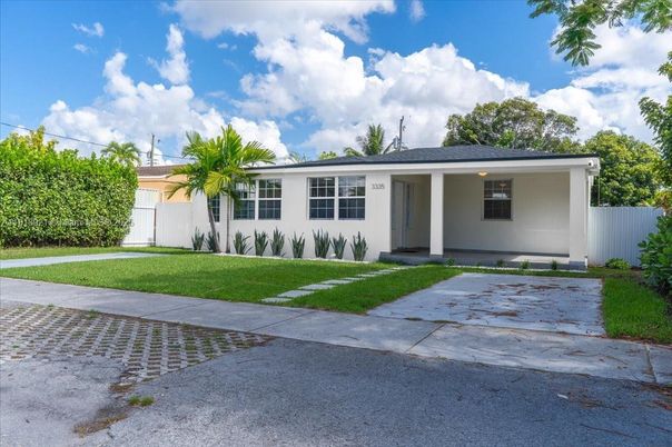 Backyard, Exterior, Facade, Ranch