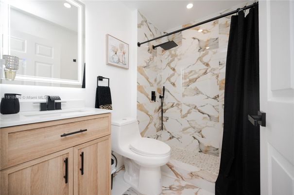 Bathroom, Interior, Marble Walls, Recessed Lighting